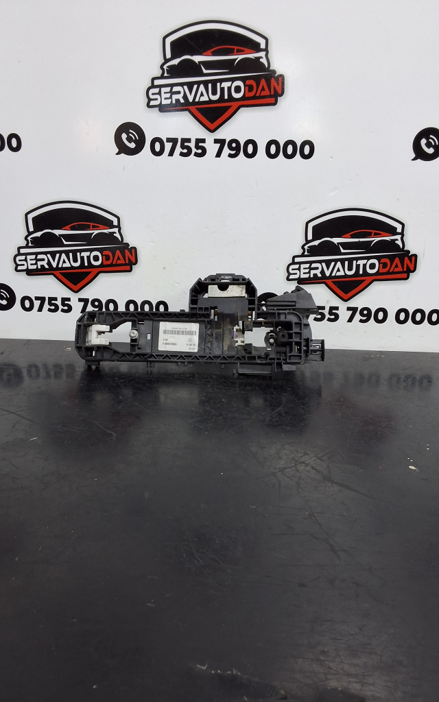Suport maner interior dreapta spate Mercedes-Benz GL (2013-2019) [x166] 3.0 Motorina 2013, A2047601634
