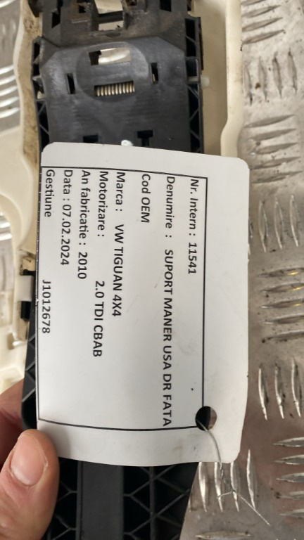 Suport maner usa dreapta fata Vw Tiguan 4x4 2.0 DTI cod motor CBA an 2010