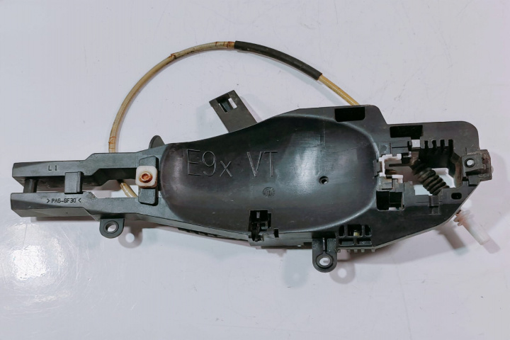 Suport Maner Usa stanga fata E9xVT BMW Seria 3 E90/E91/E92/E93 [2004 - 2010]