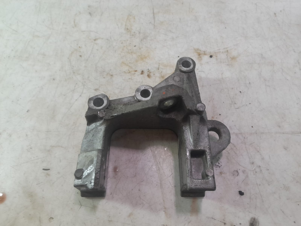 Suport motor 04721335aa 2.8 crdi vm64c Chrysler Voyager 5 [2007 - 2011] 2.8 crdi vm64c