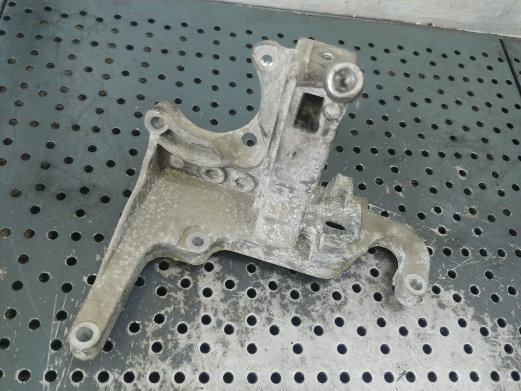 Suport motor 1.4 tdci kvja ford fiesta 6 av2q-9b470-ac