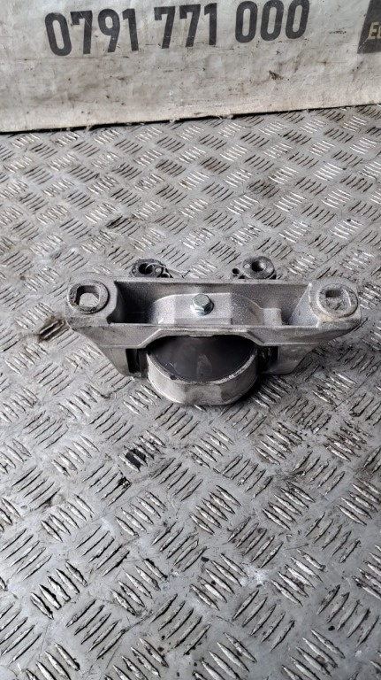 Suport motor 1.8 TDCI cod KKDA Ford Focus 2 an 2009