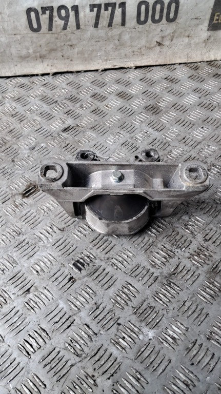 Suport motor 1.8 TDCI cod KKDA Ford Focus 2 an 2009