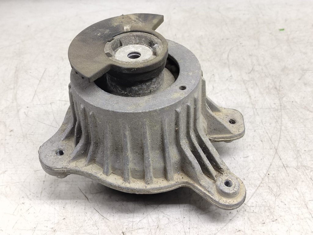 Suport motor A2052406717 Mercedes-Benz C-Class W205/S205/C205 [2014 - 2018]