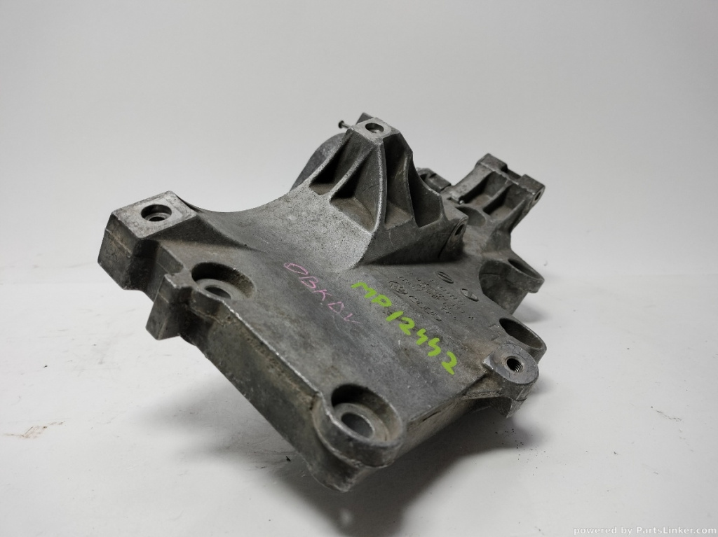 Suport motor accesorii Skoda Octavia 2.0TDI SKODA OCTAVIA [ 1959 - 1971 ] OEM 03G903143A