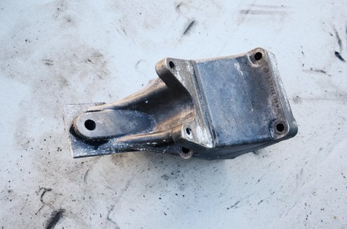 SUPORT MOTOR ALUMINIU STANGA W163 ML 2003