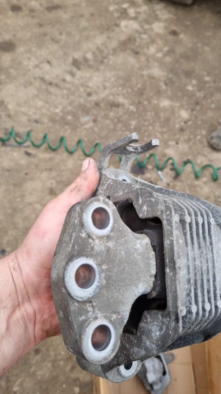 Suport motor Astra J din 2010/2020 motor 1.4 benzina cu turbo cod piesa: 13347453