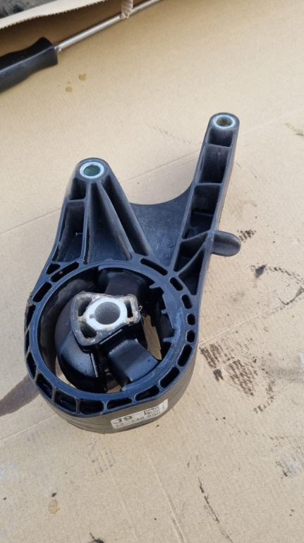 Suport motor Astra J din 2010/2020 motor 1.4 benzina cu turbo cod piesa: 13248600