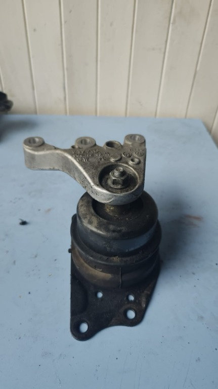 Suport motor Audi A1 1.6 TDI Hatchback cod motor CAYB an 2014 cod 6Q0199185AA