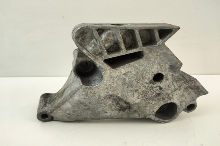 Suport motor cod 03g199207a 03g199207a Audi A3 8P/8PA [facelift] [2004 - 2008]