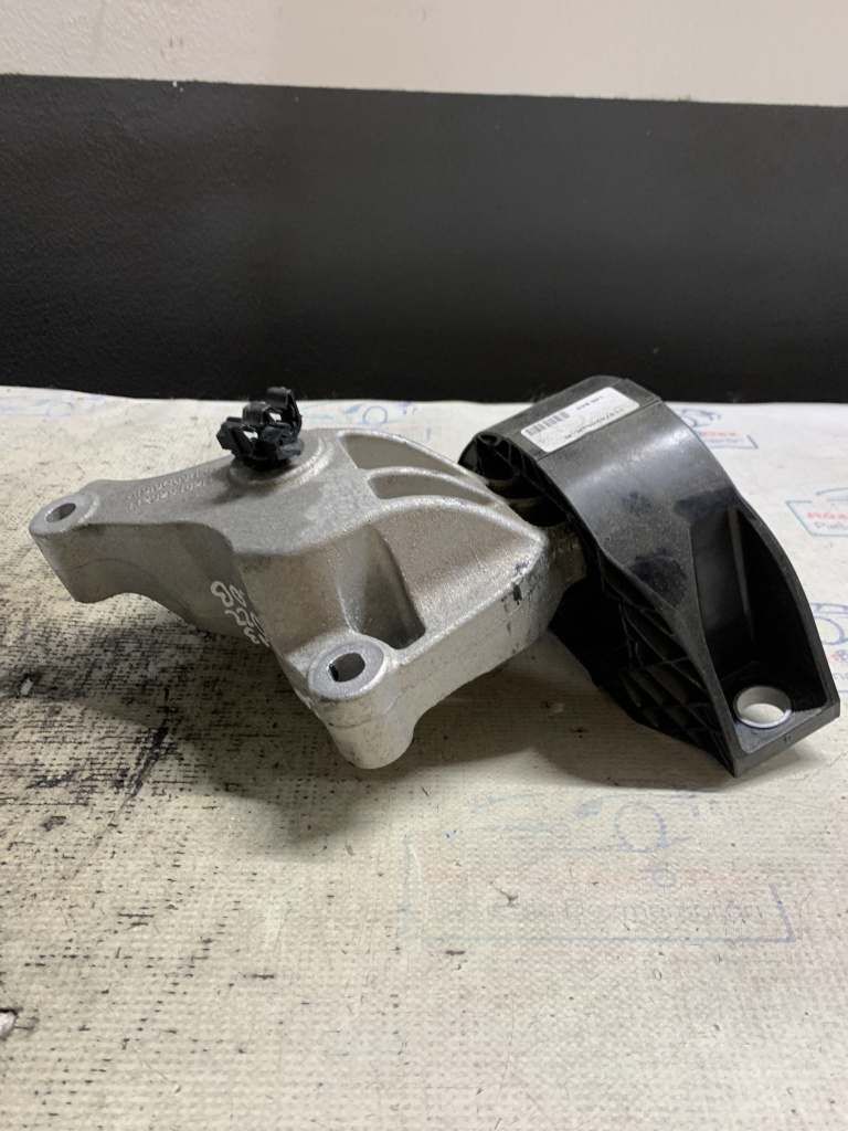 Suport motor Dacia Sandero 3 1.0 Benzina 2022, 112329452R