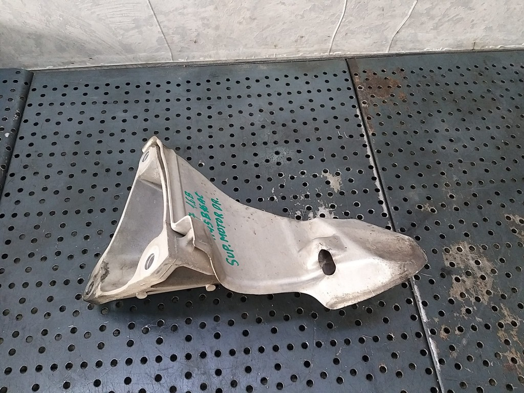 Suport motor dreapta 1.6 b bmw seria 1 e87 24168110 6764574