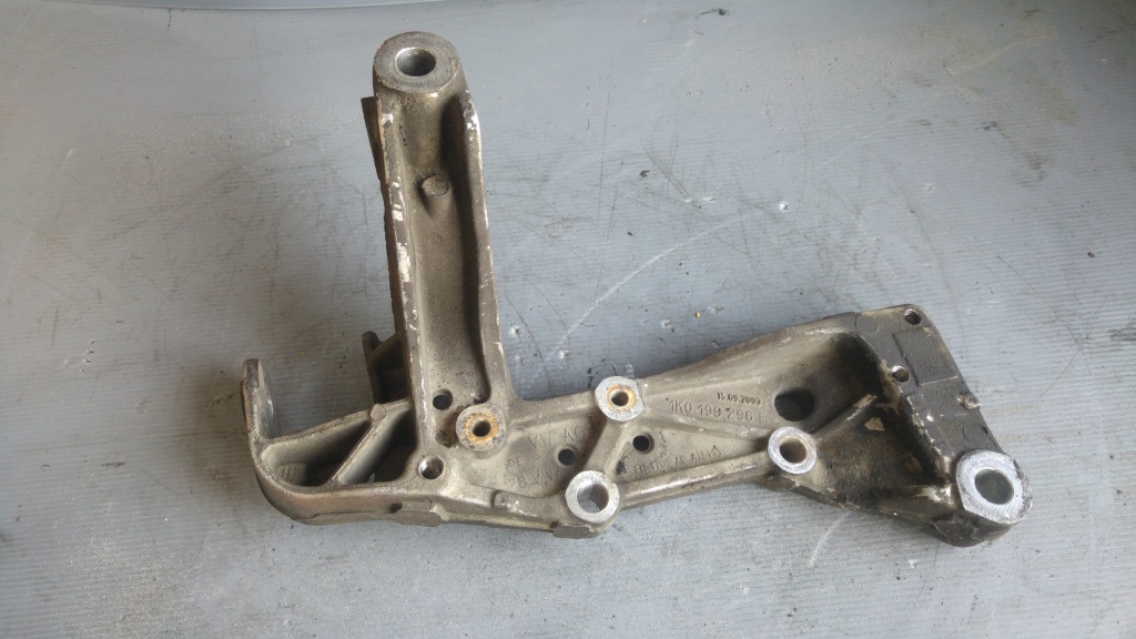 Suport motor dreapta 1.6 tdi cay vw touran 1k0199296i