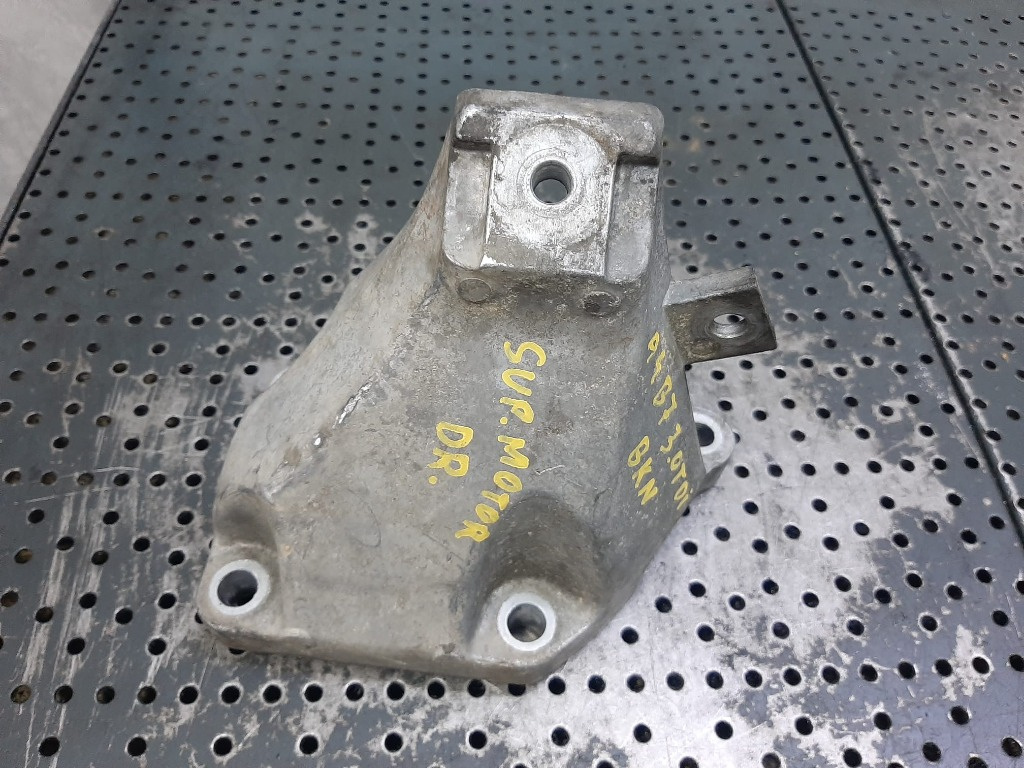 Suport motor dreapta 3.0 tdi bkn audi a4 b7 8e0199308ak