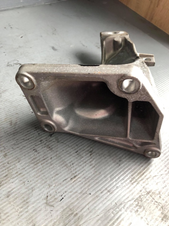 Suport motor dreapta 320 d 2.0 d 136 cp bmw serie 3 e46 serie 5 e39 22116754185