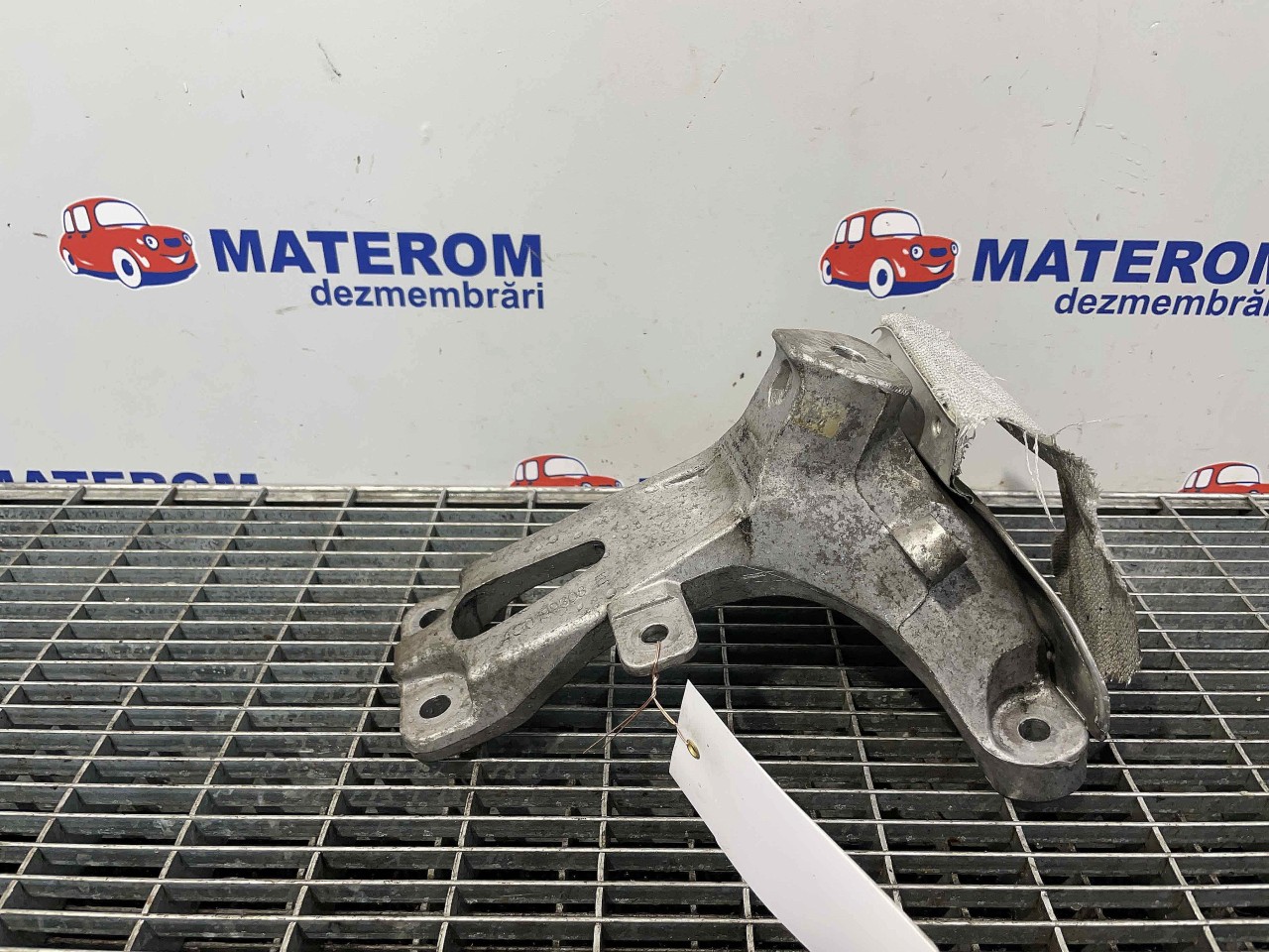 SUPORT MOTOR DREAPTA AUDI A4 3.0 TDI - (2012 2015)