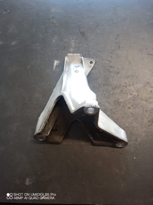 Suport motor dreapta Audi A4 (8E2, B6) 1.9 TDI - COD 8E0199308D