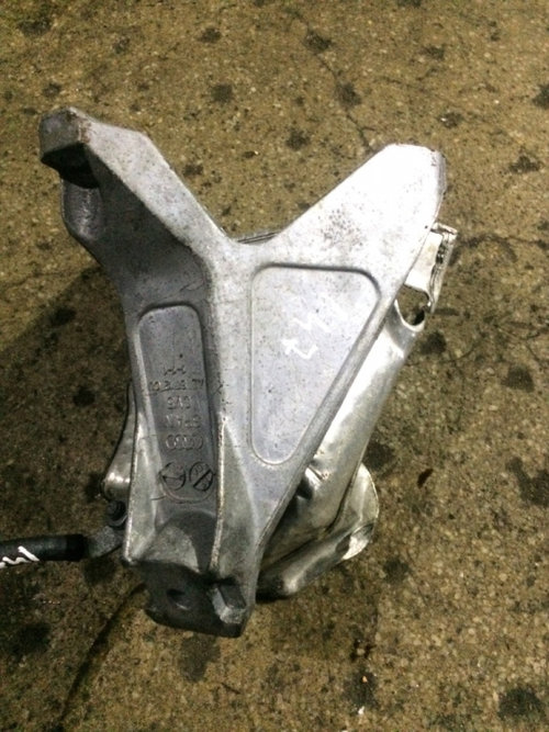 Suport motor dreapta Audi A4 B7 [2004 - 2008] Avant wagon 5-usi 2.0 multitronic (131 hp) 2.0 - ALT