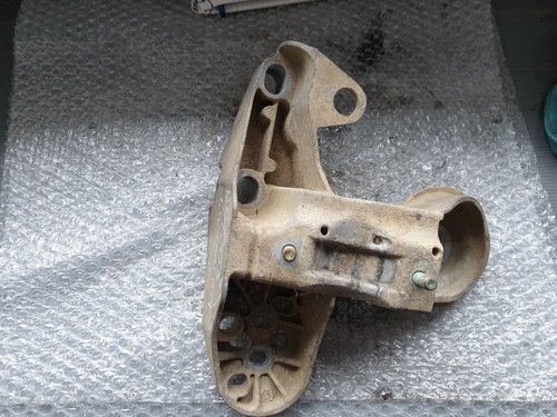 Suport motor dreapta audi a6 1.9 tdi 2003 8e0199351a