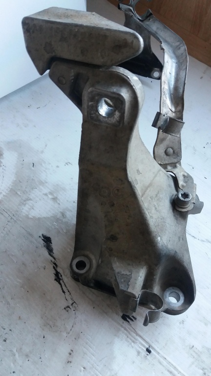 Suport motor dreapta bmw seria 3 e90 2.0 d 2006-2011 13807410 22116781916-01