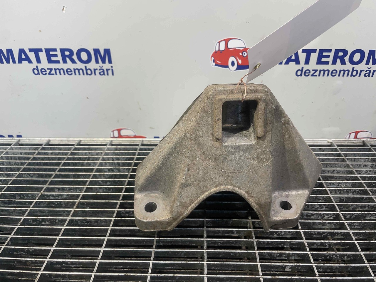 SUPORT MOTOR DREAPTA BMW SERIA 7 F 01 SERIA 7 F 01 3.0 D - (2013 2015)