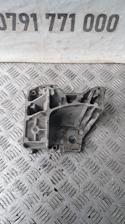 Suport motor dreapta VOLVO XC70 2.4 cod motor D5244T16 an 2010 cod 6G92-GP096-FC