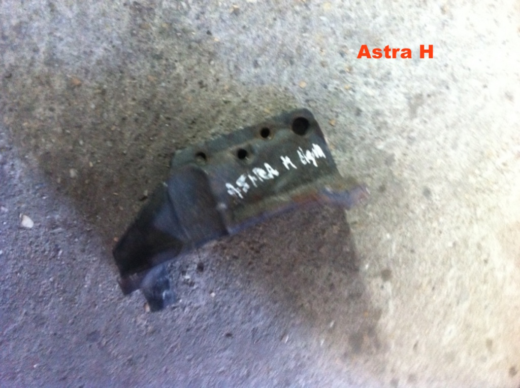 Suport motor la distributie Opel Astra H [2004 - 2007] Hatchback 1.6 MT (105 hp) (L48) Twinport