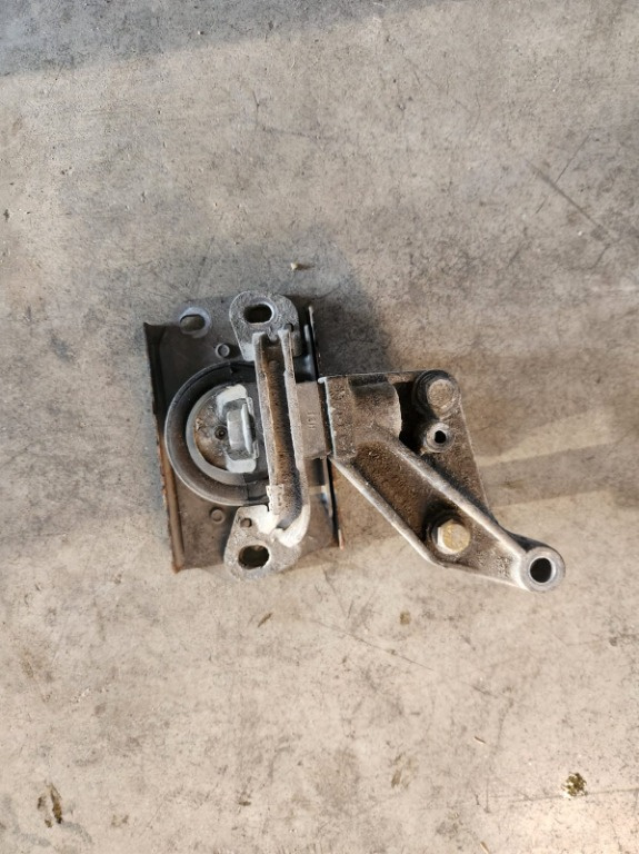 Suport motor Nissan Primastar 2.0 dCi an de fabricatie 2013 cod 8200378211