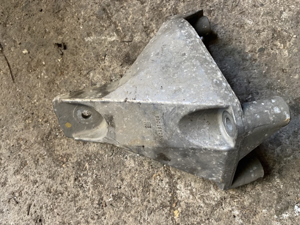 Suport motor Opel Vectra B [1995 - 1999] Sedan 4-usi 2.5 MT (170 hp) (36_) 2.5i V6