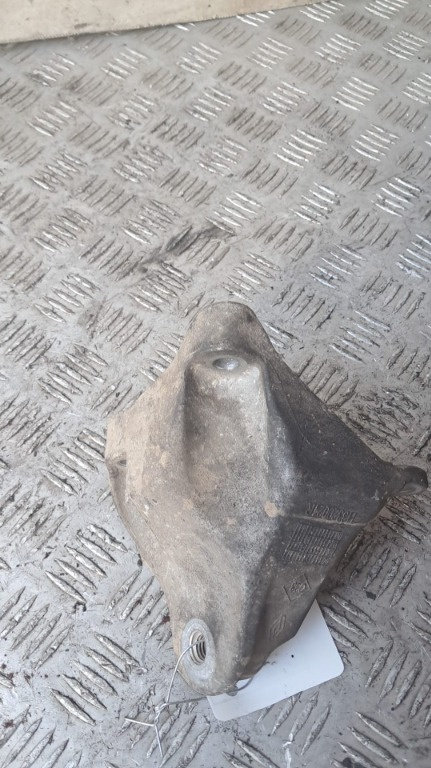 Suport motor Renault Scenic 3 1.5 DCI cod motor K9K832 transmisie manuala 6+1 an 2010 cod 113320021R