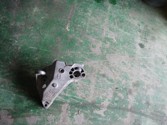 Suport motor Skoda Octavia [facelift] [2000 - 2010] Combi wagon 5-usi 1.9 TDI MT (110 hp) (1U5)