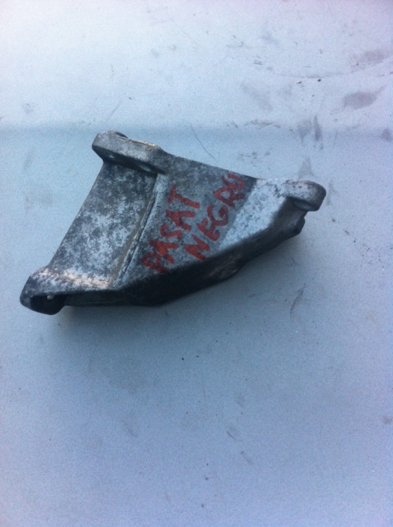 Suport motor st Volkswagen VW Passat B5 [1996 - 2000] Sedan 4-usi 1.8 MT (150 hp) (3B2) 1.8T 20V