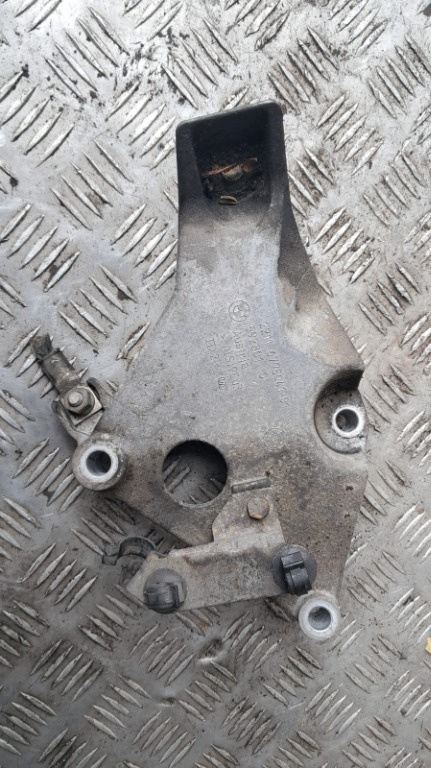 Suport motor stanga BMW seria 1 E81 E82 E87 E88 2.0 D, cod motor N47 an 2010 cod 6775041-01