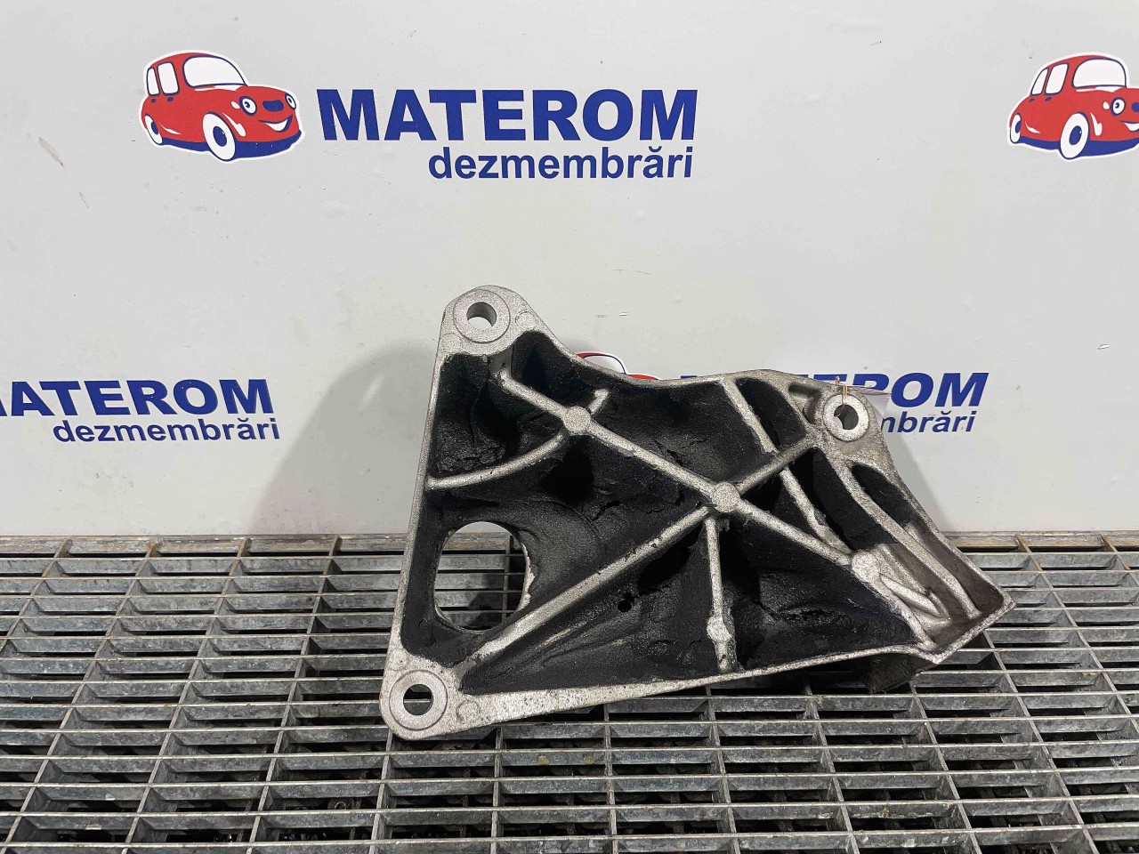 SUPORT MOTOR STANGA BMW SERIA 5 F 10 SERIA 5 F 10 2.0 D - (2010 2014)
