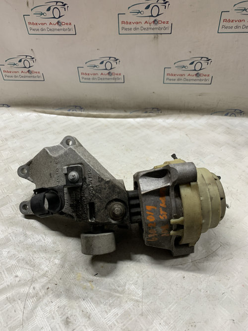 Suport motor stanga BMW Seria 5 G30 2.0 Motorina 2020, 686459303