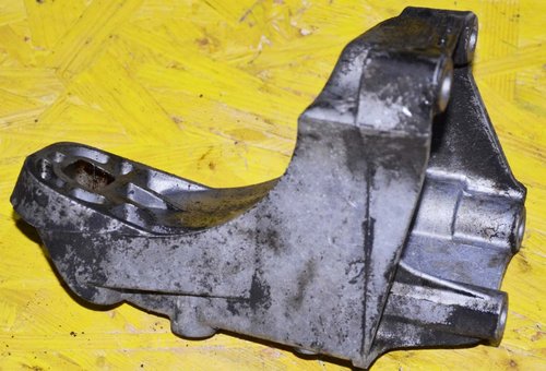 SUPORT MOTOR STANGA/DREAPTA AUDI A6 C4/100. COD:4A0199307G