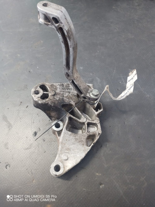 Suport motor stanga , VW Golf Sportvan 1.6 TDI , cod motor CRK -2015 COD -1K0199117AP