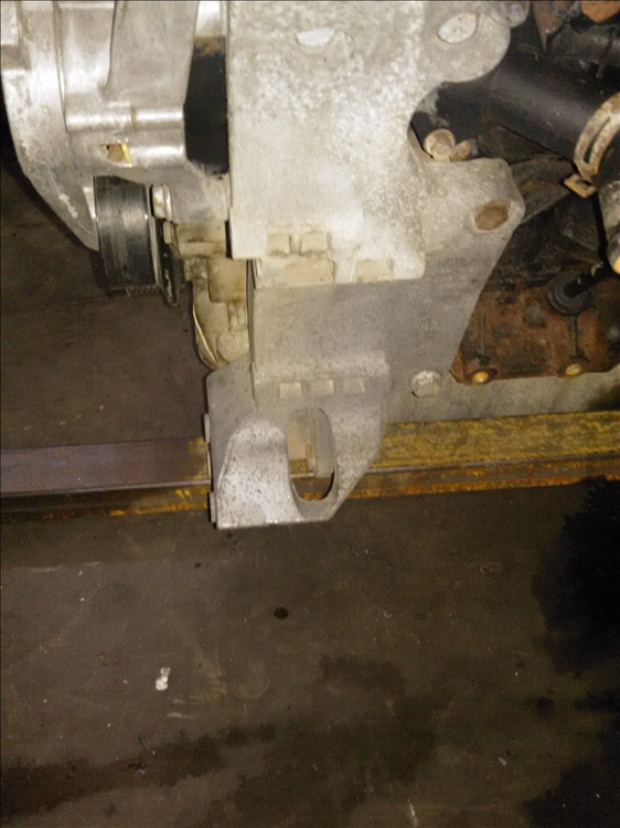 Suport motor VOLKSWAGEN T5 1.9 tdi an fabr. 2008