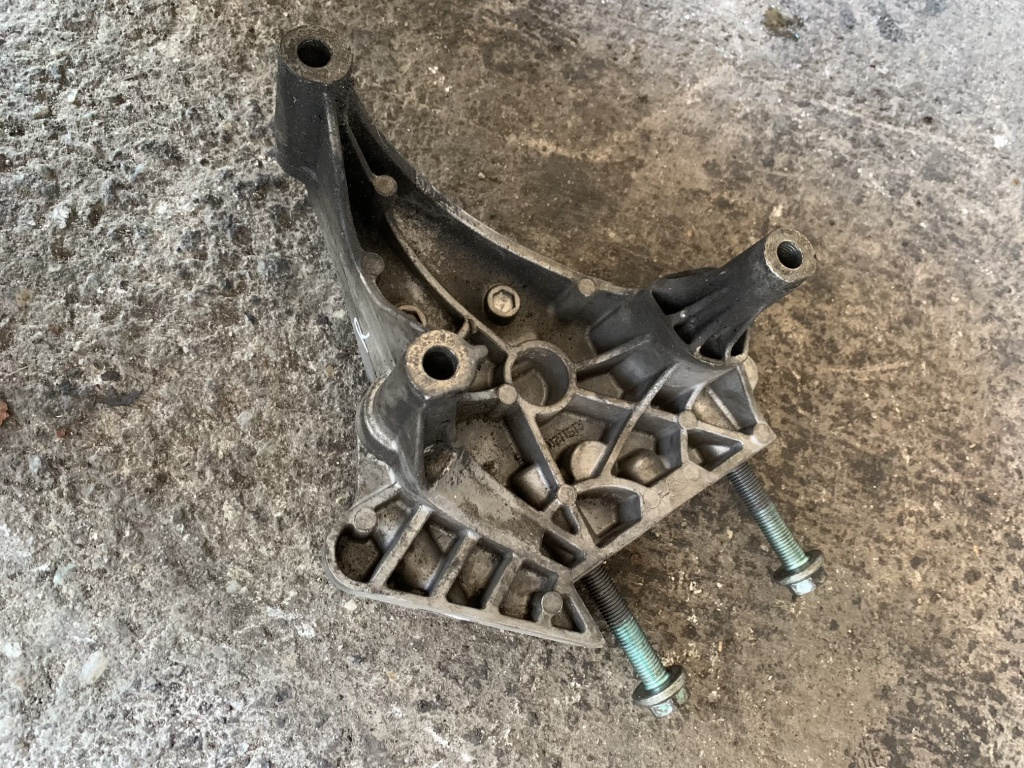 Suport motor Volkswagen VW Jetta 5 [2005 - 2011] Sedan 4-usi 2.0 TDI MT (140 hp) (1K2)