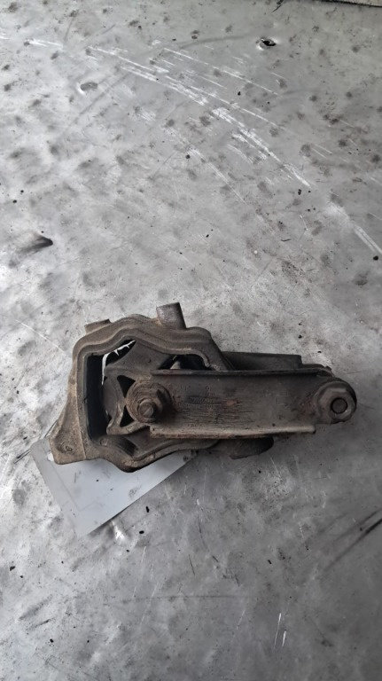 Suport motor Volvo V70 2.0 D cod motor D5204T2 an 2011 cod 30671219