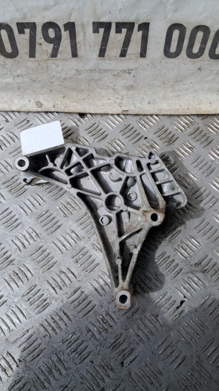 Suport motor VW Passat B6 1.6 TDI CAYC an 2010 cod 03L199207