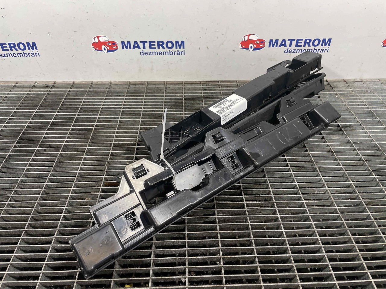 SUPORT ORNAMENT PRAG BMW SERIA 1 F20 - - (2015 2019)