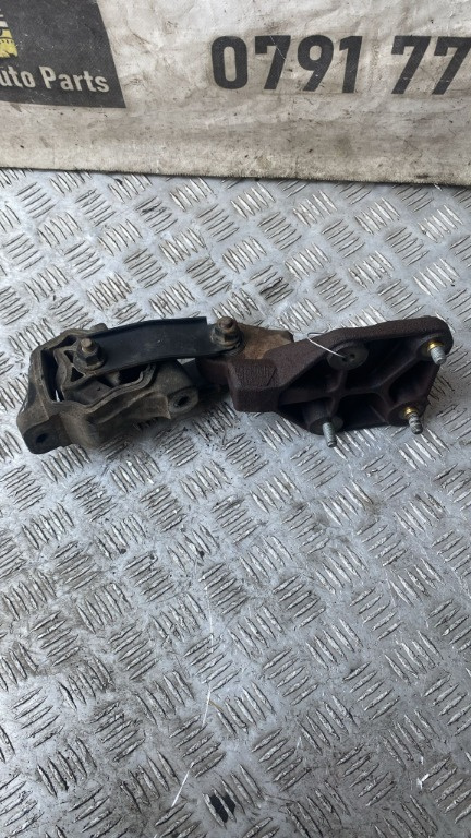 Suport planetara cu tampon Volvo v40 2.0 D cod motor D5204T2 ,an 2011 cod 6G92-6P082-LB / 30787342