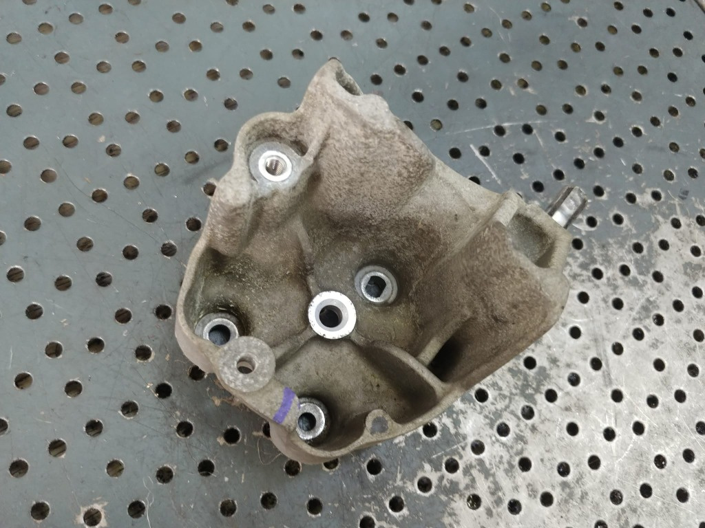 Suport pompa combustibil 1.5 hdi yh01 peugeot 3008 9824088780