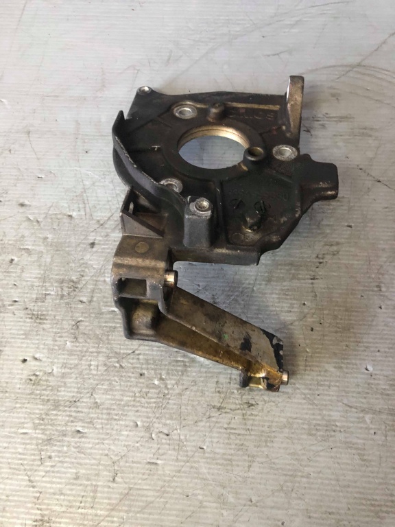 Suport pompa inalta 1.6 tdci g8db ford focus 2 c-max 9654959880 ⭐⭐⭐⭐⭐