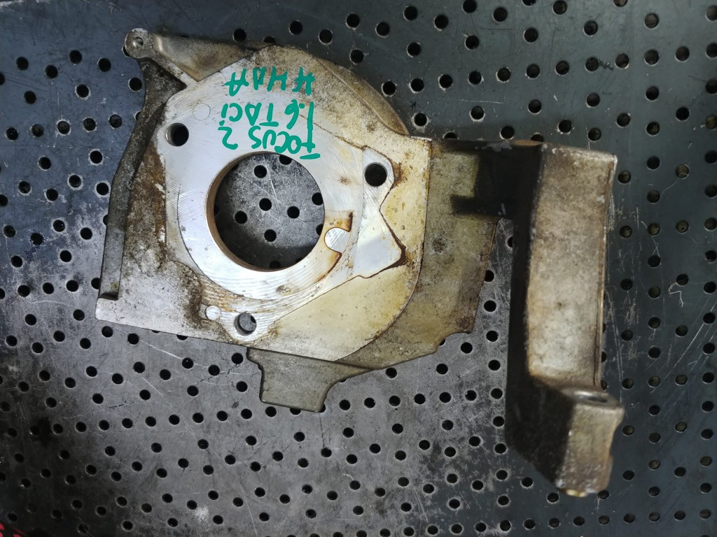 Suport pompa inalta 1.6 tdci hhda ford focus 2 fusion 9654959880