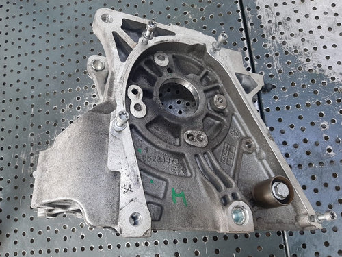 Suport pompa inalta 2.2 d multijet 55284529 alfa romeo giulia stelvio 55284373