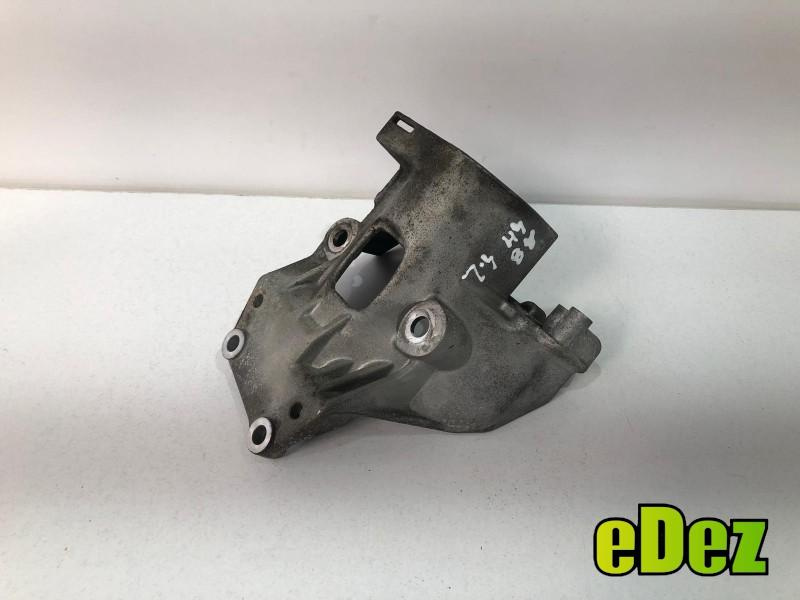 Suport pompa injectie Audi Q7 facelift (2010-2015) [4L] 057130147af