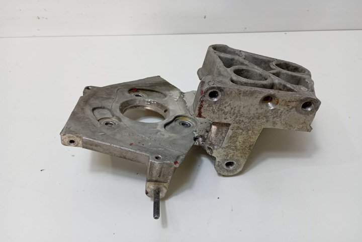 Suport pompa injectie cu urme de sudura 1.9 DCI Renault Trafic 2 [2001 - 2006]
