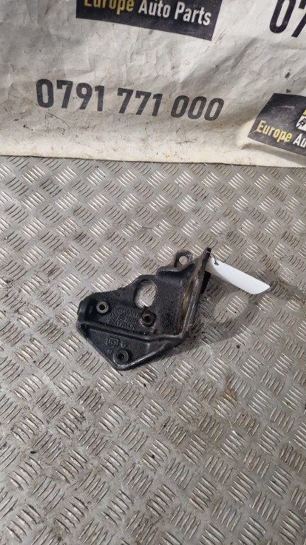 Suport pompa injectie Vw LT 35 2.5 TDI cod motor AVR / ANJ an 2005